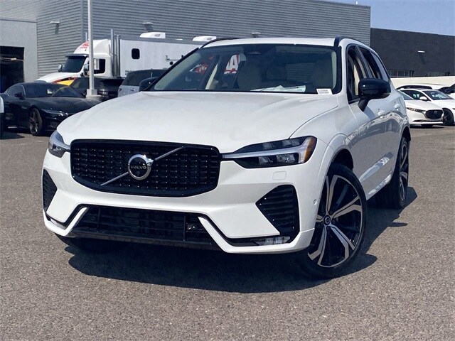 2025 Volvo XC60 B5 photo 2