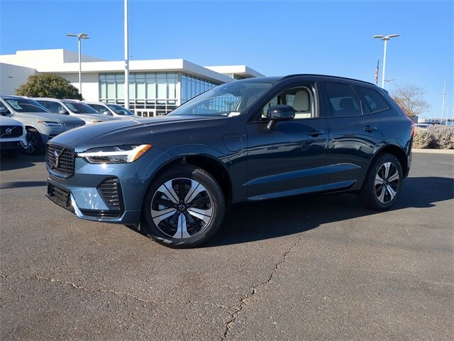 2025 Volvo XC60 T8 Core photo 2