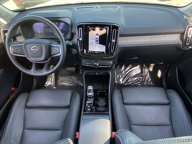 2025 Volvo XC40 Plus - Photo 16