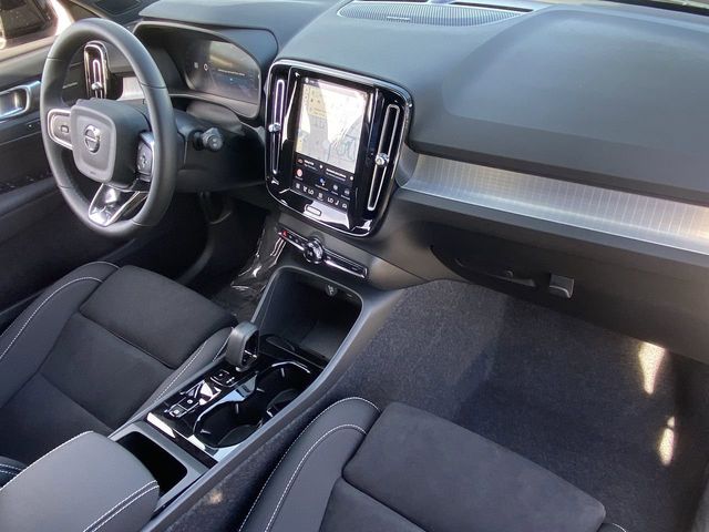 2026 Volvo XC40 Ultra - Photo 13