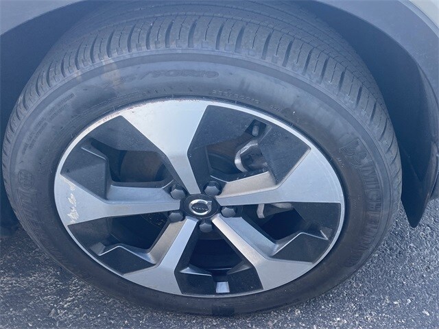 2025 Volvo XC40 Plus photo 4