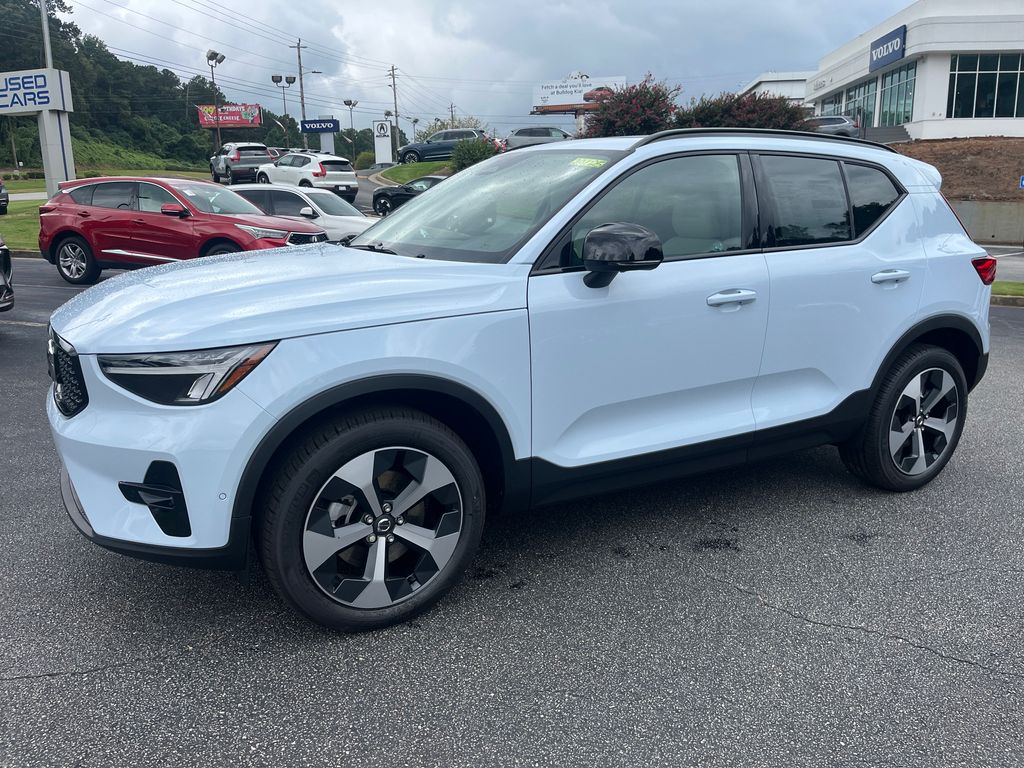 2026 Volvo XC40 Plus's photo