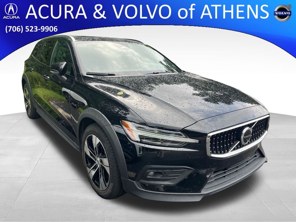 2024 Volvo V60 Cross Country B5 Plus