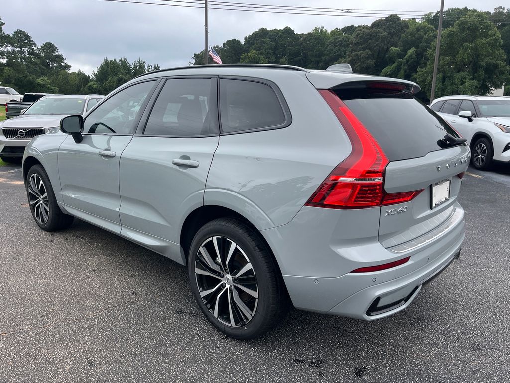 2025 Volvo XC60 B5 Plus photo 3
