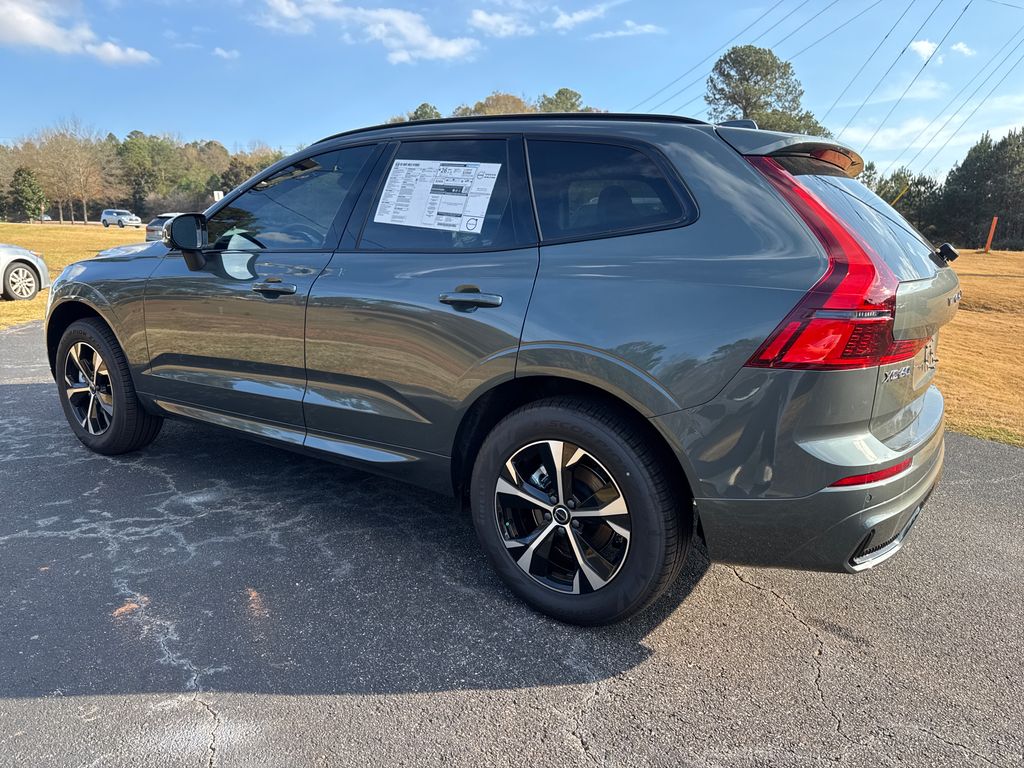 2026 Volvo XC60 B5 Core photo 2