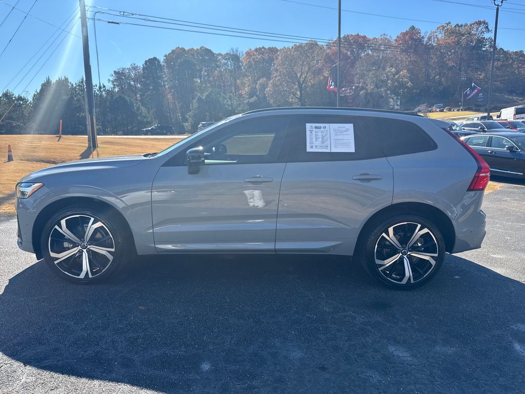 2024 Volvo XC60 B5 Ultimate photo 2