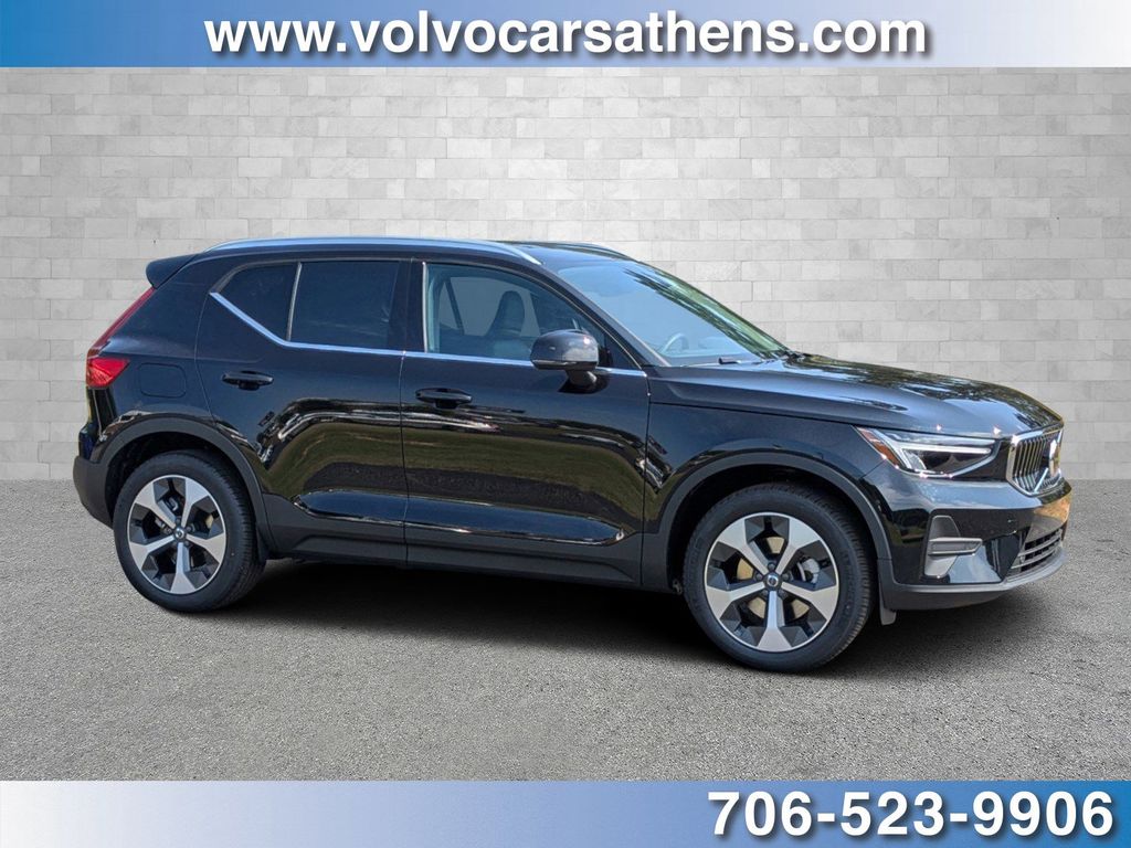 2025 Volvo XC40 B5 Core Bright Theme