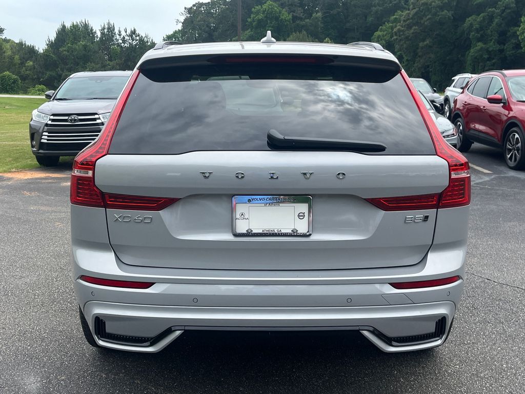 2025 Volvo XC60 B5 Core photo 4