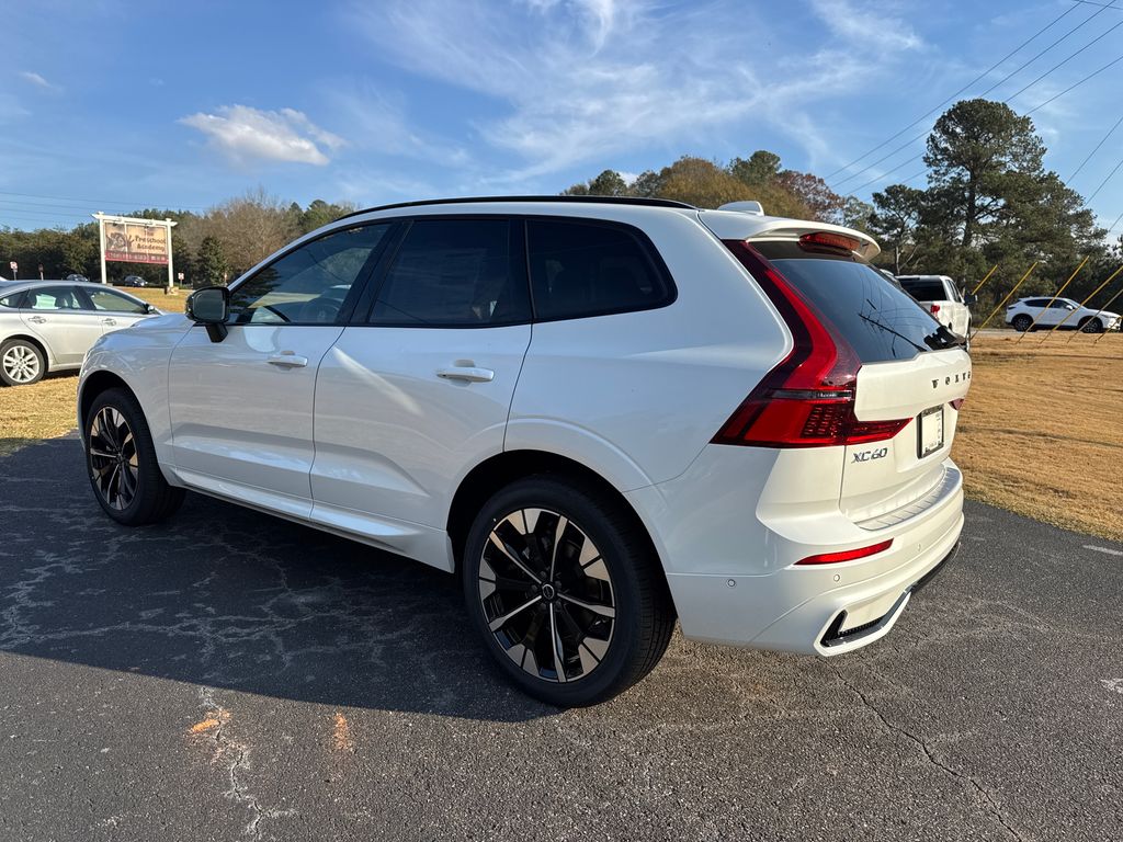 2026 Volvo XC60 B5 Plus photo 3