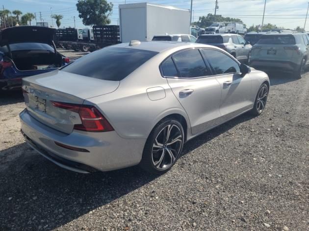 2023 Volvo S60 B5 Core photo 2