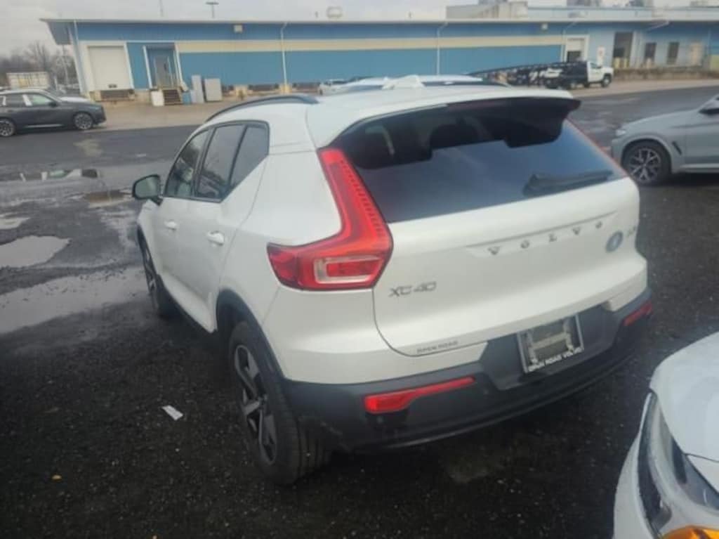 Used 2023 Volvo XC40 B5 Plus Dark Theme SUV