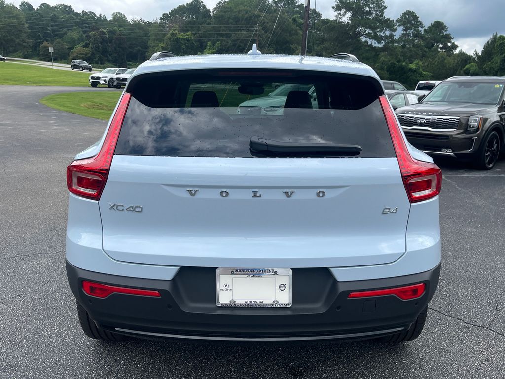 2026 Volvo XC40 Plus photo 4