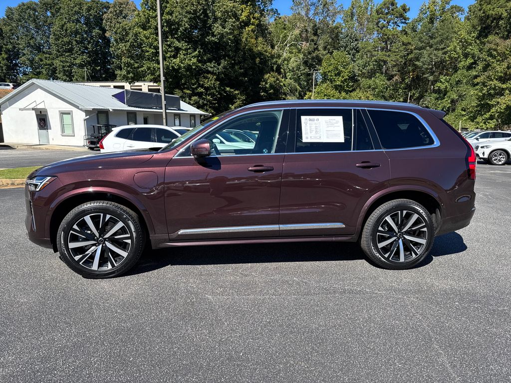 2025 Volvo XC90 T8 Core photo 2