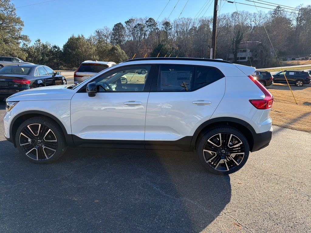 New 2026 Volvo XC40 B4 Plus SUV