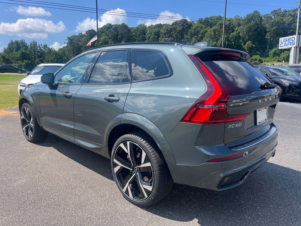 2026 Volvo XC60 Hybrid T8 photo 3