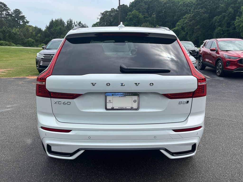 2025 Volvo XC60 B5 Core photo 2