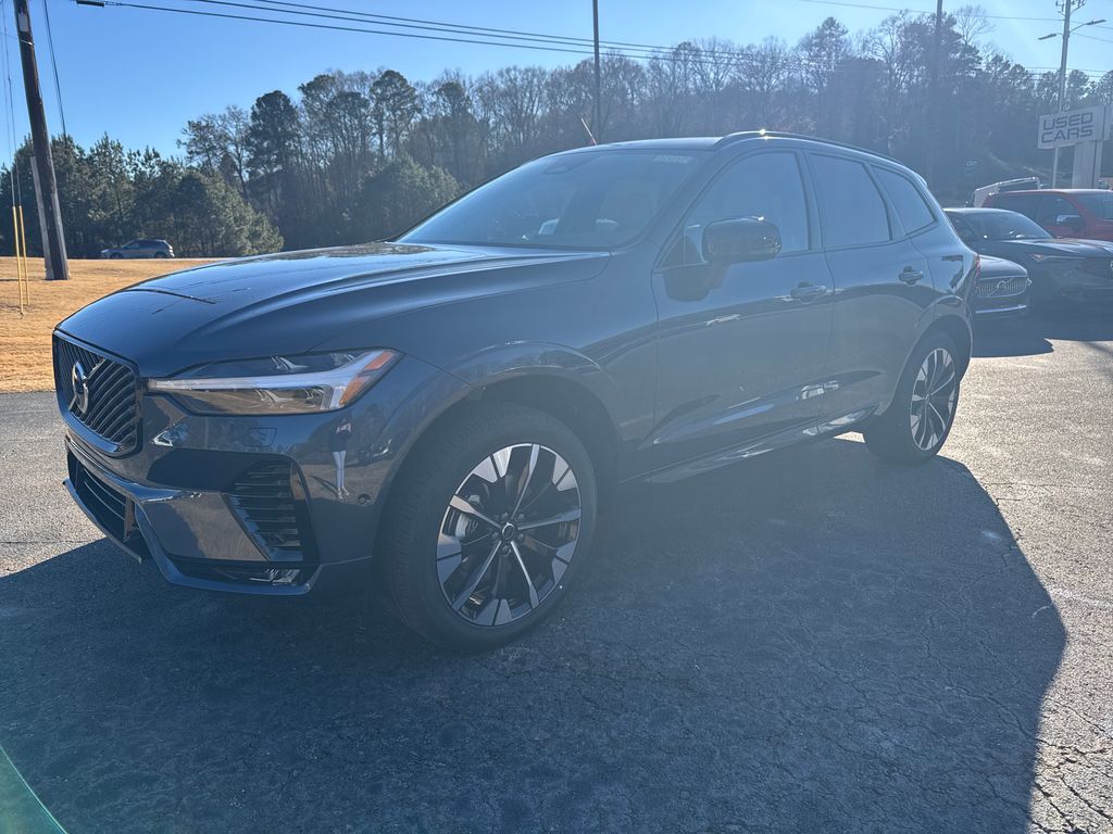 2026 Volvo XC60 Plus's photo