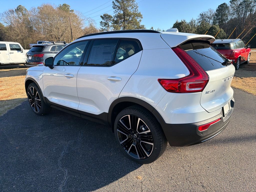 New 2026 Volvo XC40 B4 Plus SUV