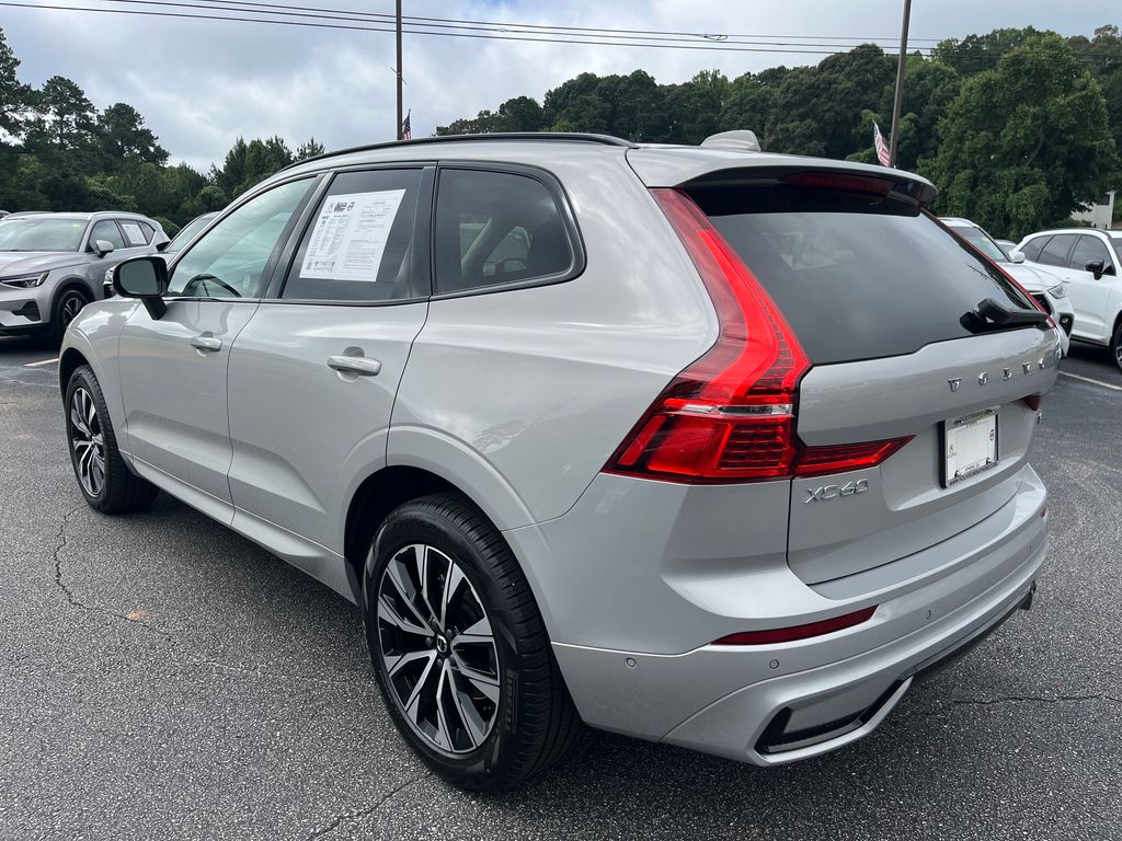 2025 Volvo XC60 Plus photo 3