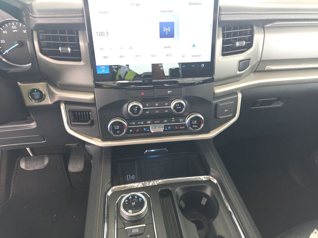 2023 Ford Expedition MAX XLT photo 3