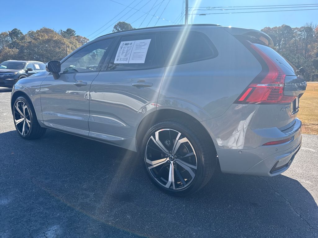 2024 Volvo XC60 B5 Ultimate photo 3