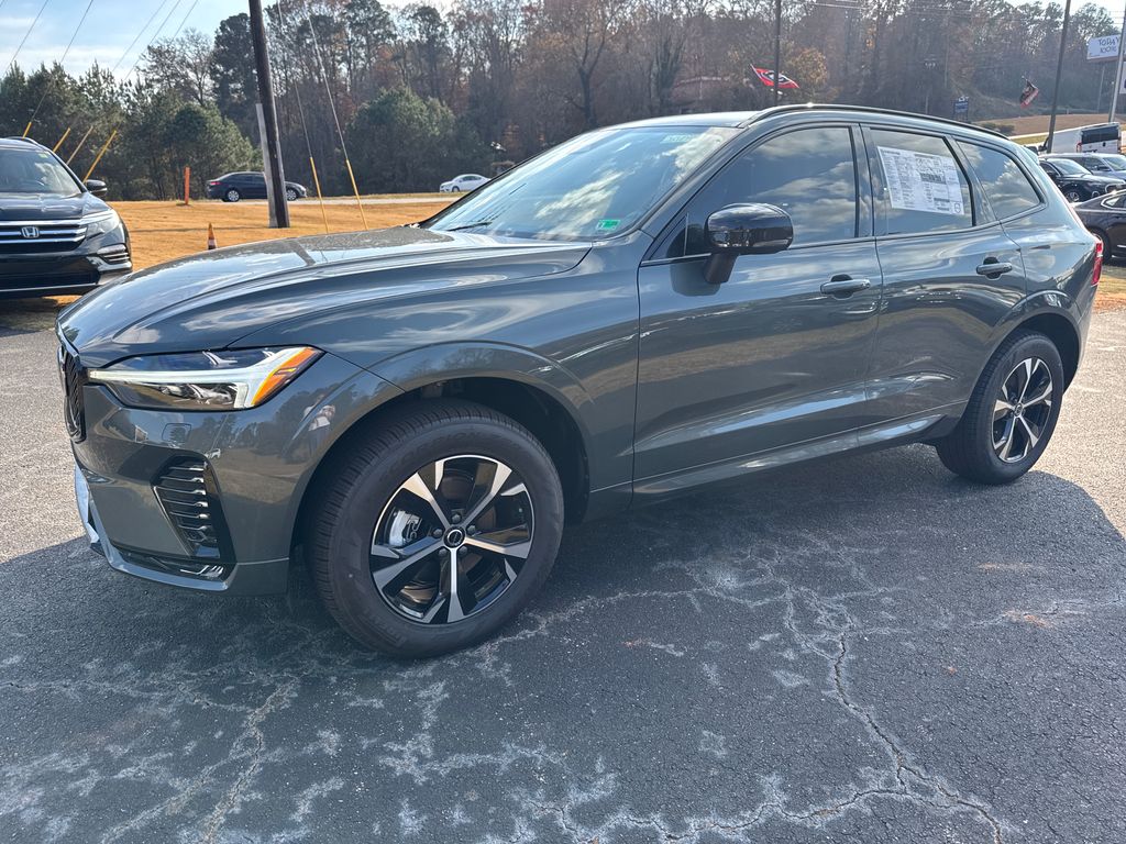 2026 Volvo XC60 Core's photo