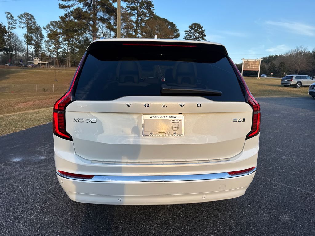 2026 Volvo XC90 Core photo 4
