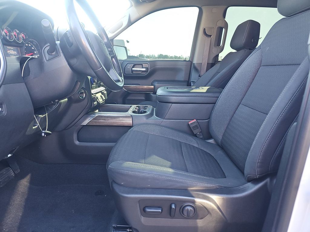 2020 Chevrolet Silverado 1500 RST photo 3