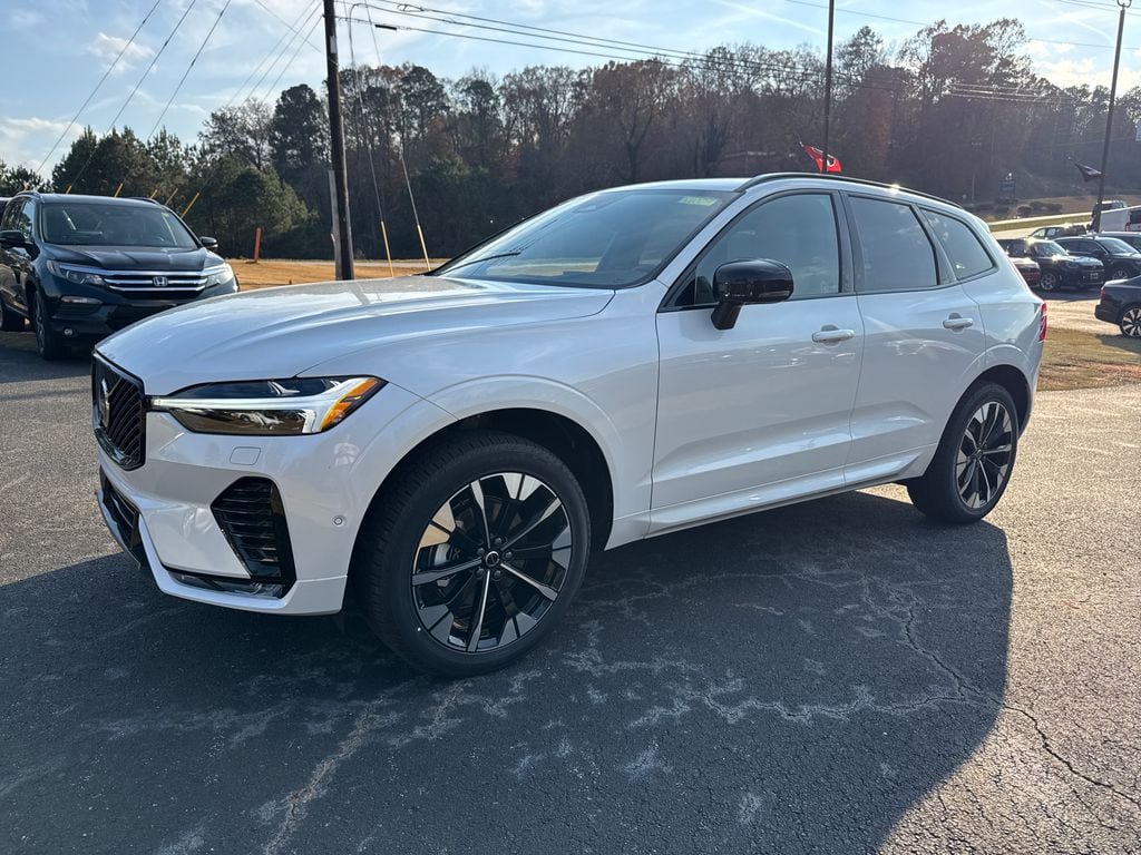 2026 Volvo XC60 Plus's photo