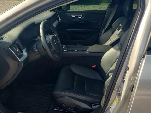 2023 Volvo S60 B5 Core photo 3