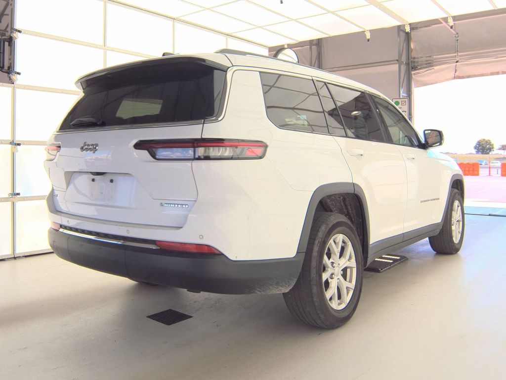 2023 Jeep Grand Cherokee Limited photo 2