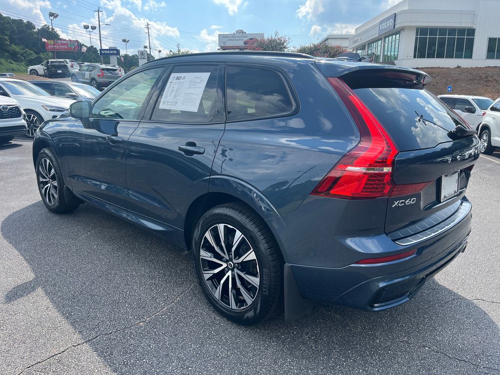 2025 Volvo XC60 B5 Core photo 2