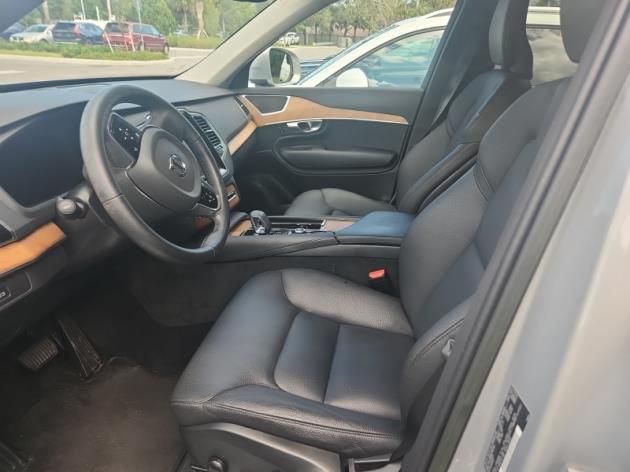 2023 Volvo XC90 B5 Plus photo 3