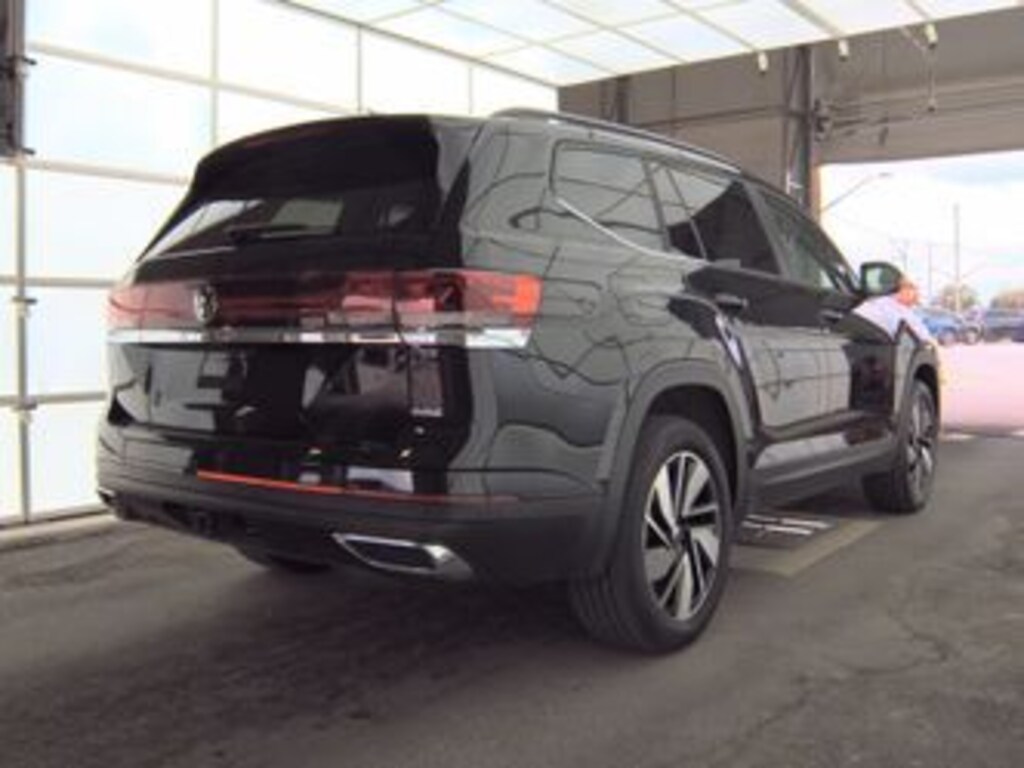 Used 2024 Volkswagen Atlas 2.0T SE w/Technology SUV