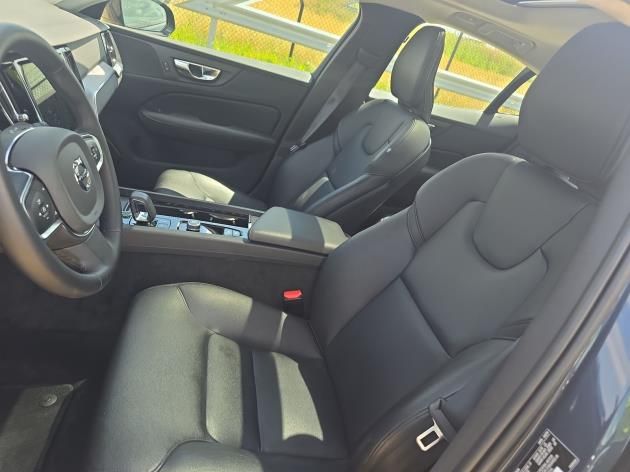 2025 Volvo S60 B5 Core photo 2