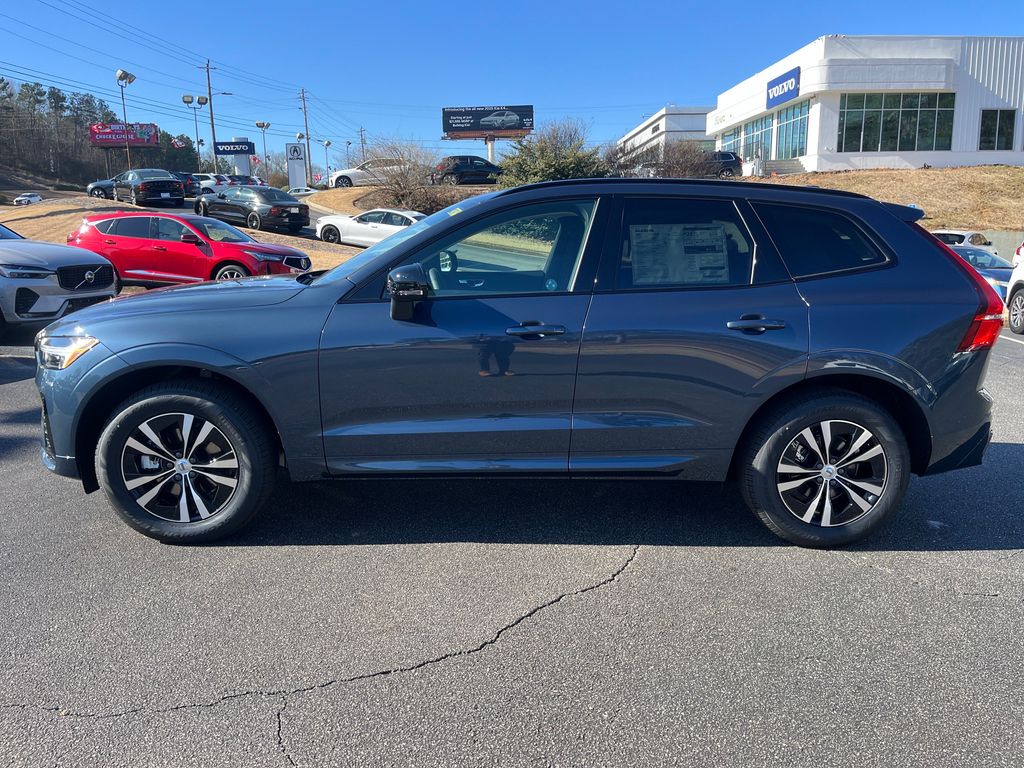 2025 Volvo XC60 B5 Core photo 2