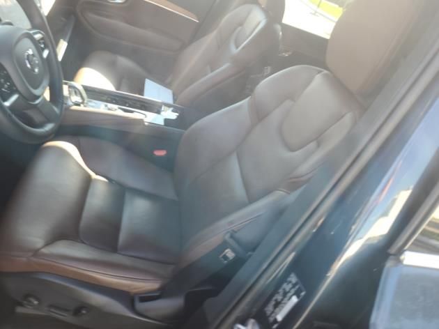 2023 Volvo XC90 Plus photo 2