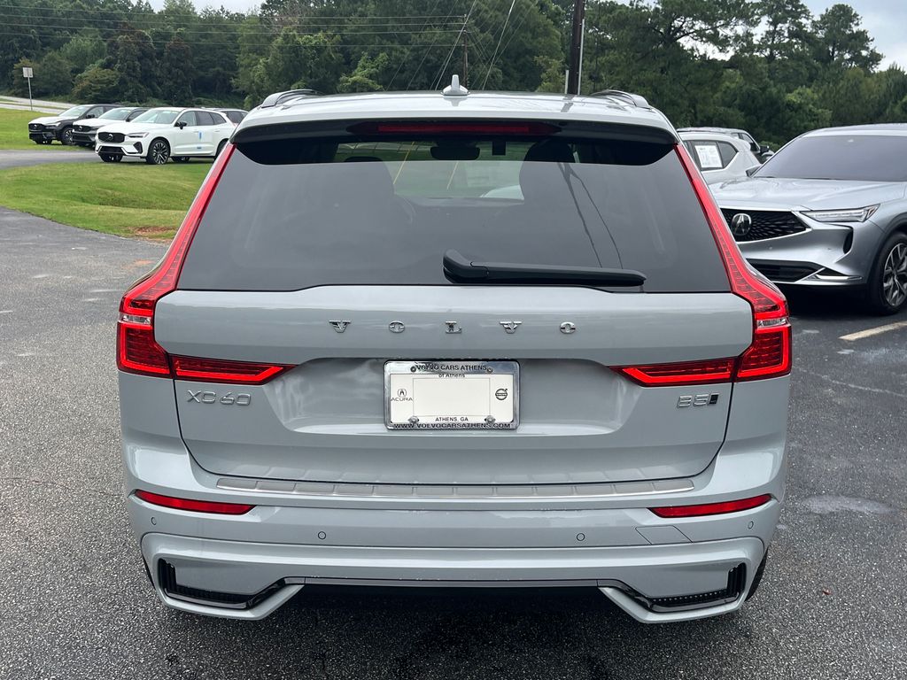 2025 Volvo XC60 B5 Plus photo 4
