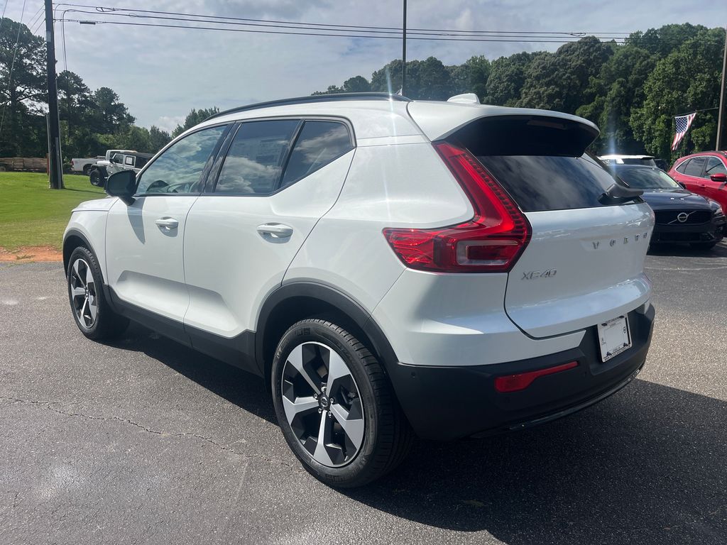 2025 Volvo XC40 Plus photo 2