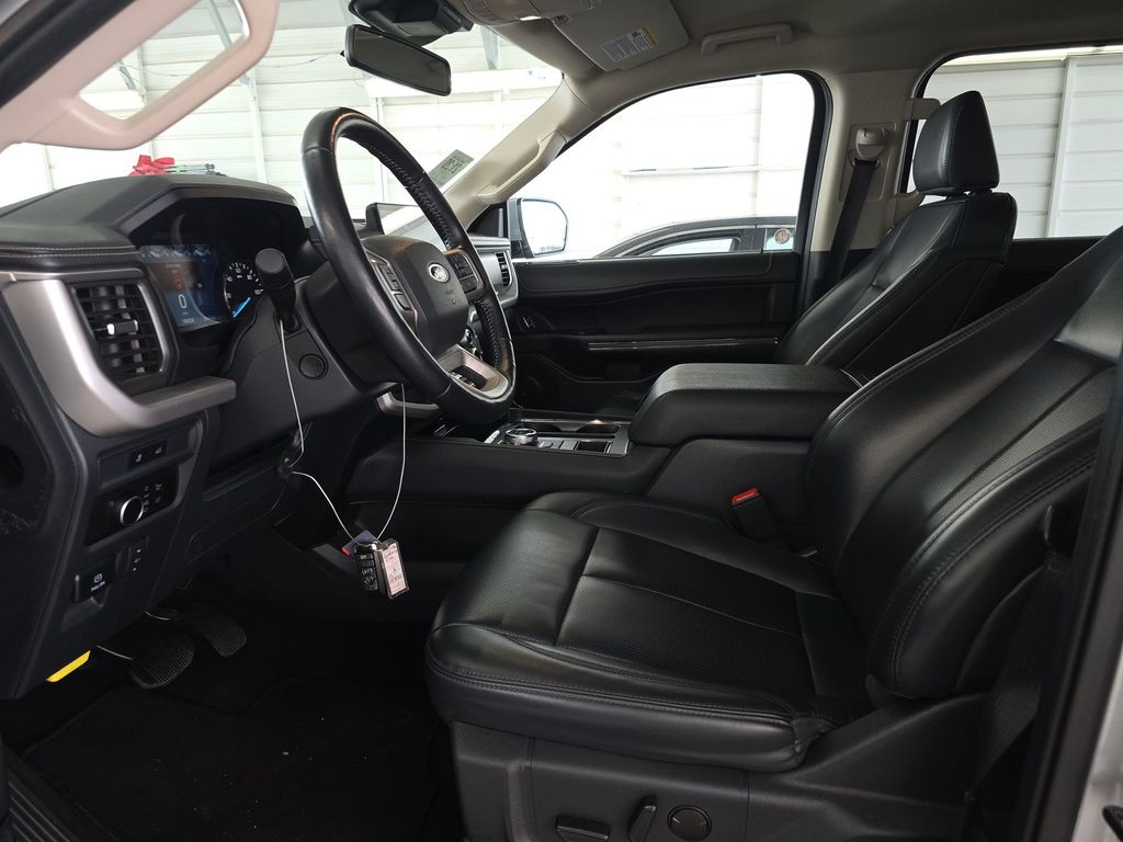 2023 Ford Expedition MAX XLT photo 4
