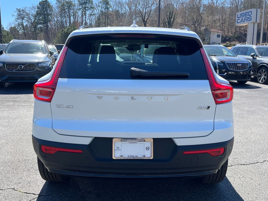 2025 Volvo XC40 Plus photo 4