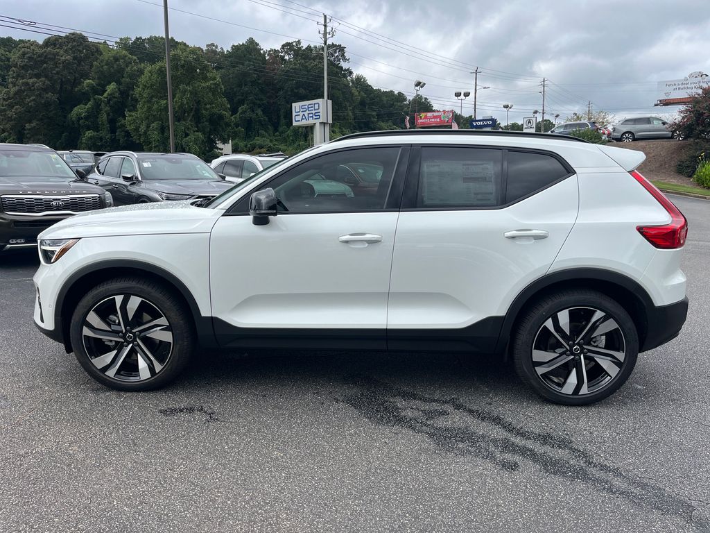 2025 Volvo XC40 Plus photo 2