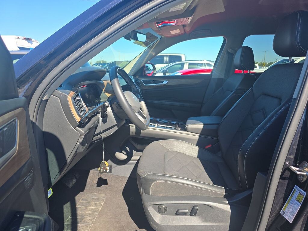 Used 2024 Volkswagen Atlas 2.0T SE w/Technology SUV