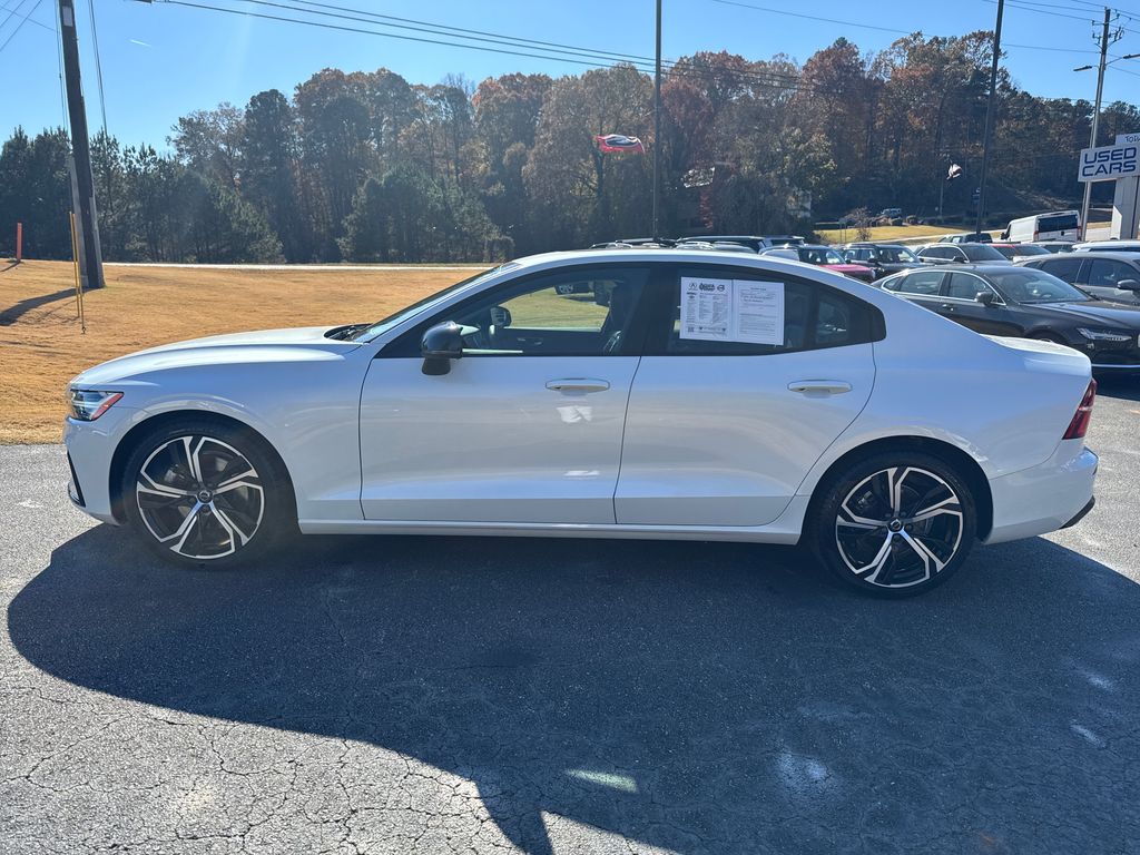 2023 Volvo S60 B5 Core photo 2