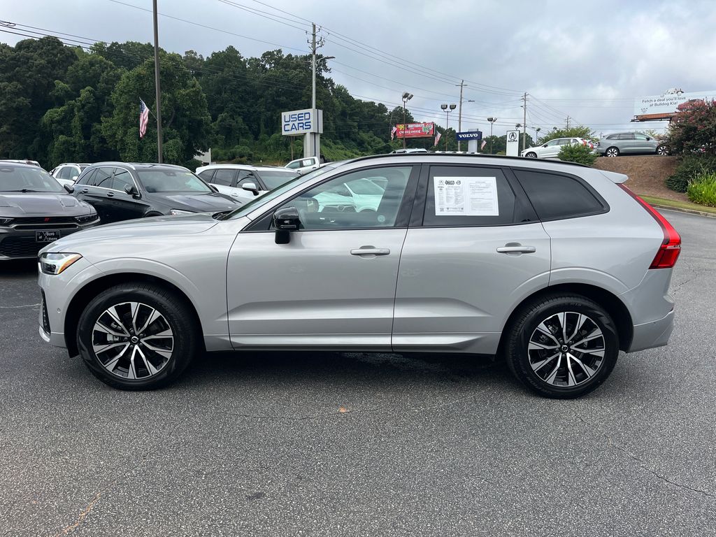2025 Volvo XC60 Plus photo 2