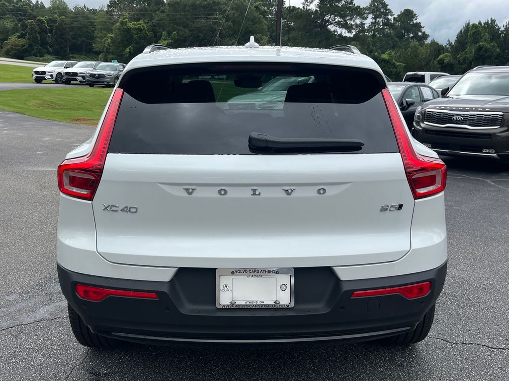 2025 Volvo XC40 Plus photo 4