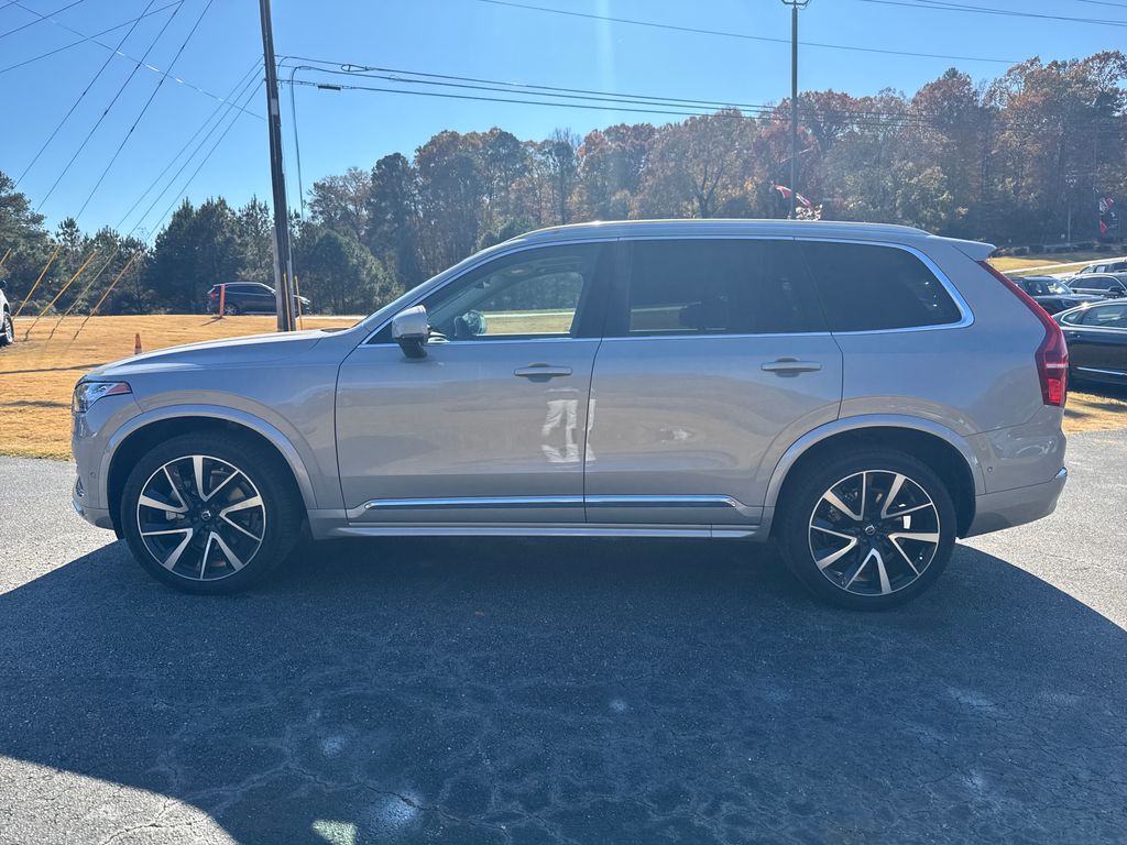 2023 Volvo XC90 Plus photo 2