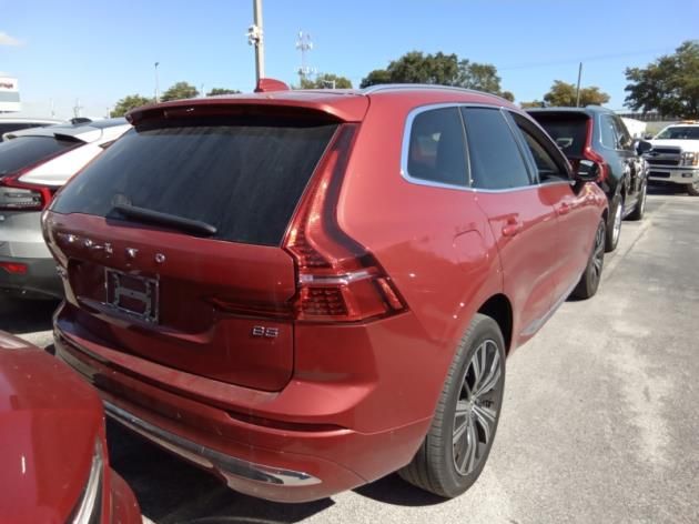 2023 Volvo XC60 B5 Plus photo 2