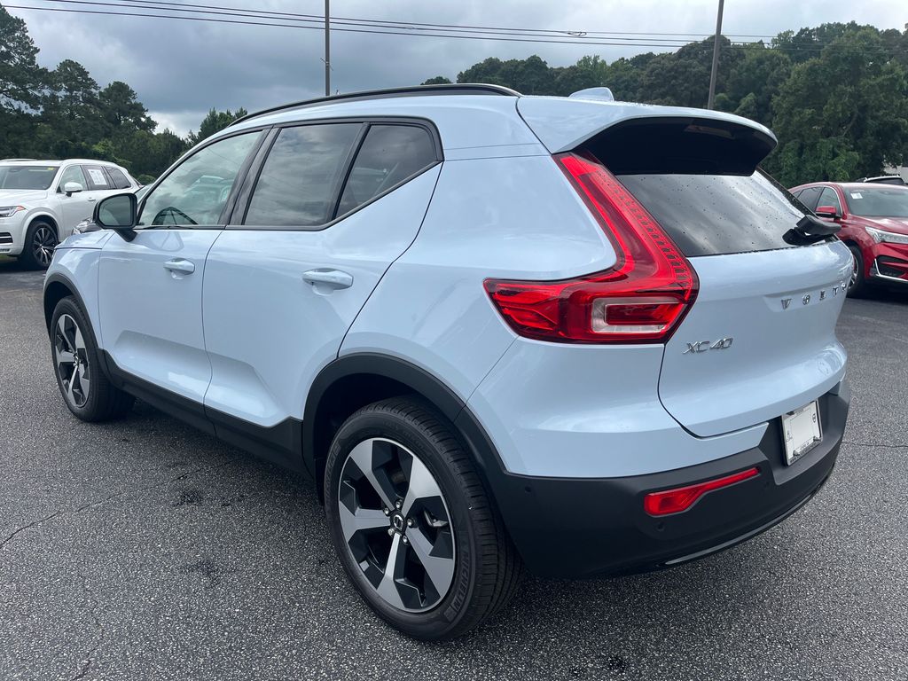 2026 Volvo XC40 Plus photo 3