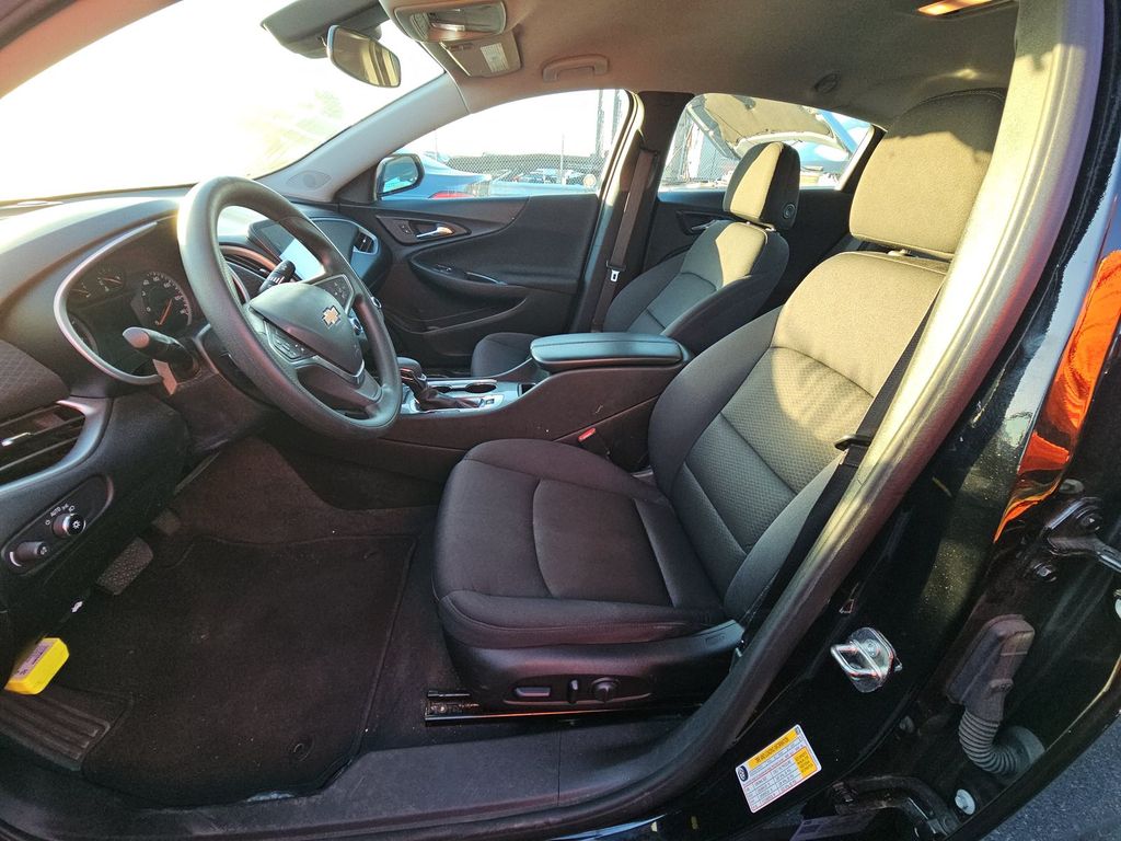 2023 Chevrolet Malibu 1LT photo 3